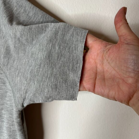 Sinuous Casual Gray Asymmetrical Hem Short Sleeve Relaxed Tee Round Neck Medium - Picture 6 of 10